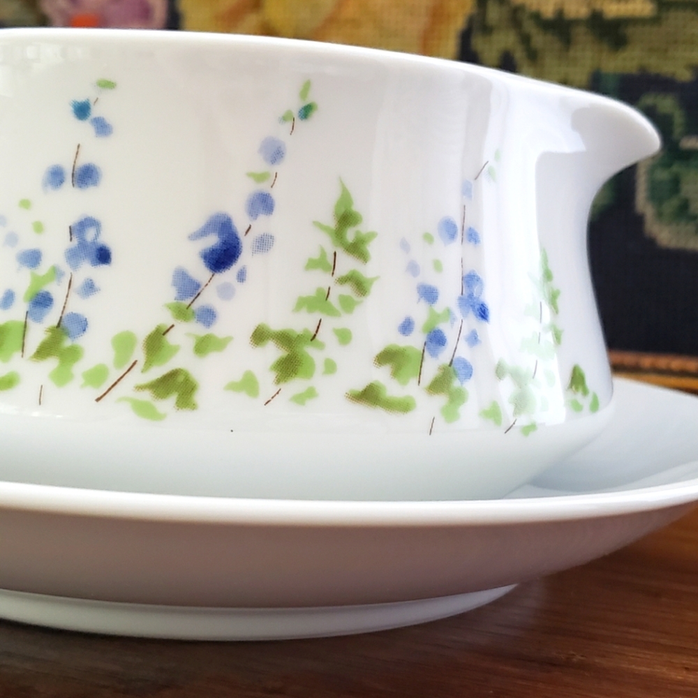 Mikasa "Bluebells" Double Pour Gravy Boat